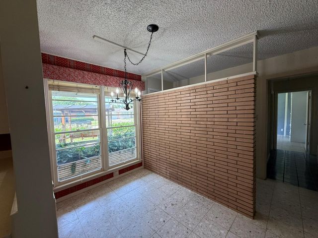 427 22nd Avenue N, Texas City, TX 77590