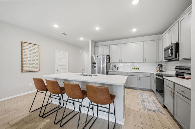 924 Ravenwood Lane, Van Alstyne, TX 75495