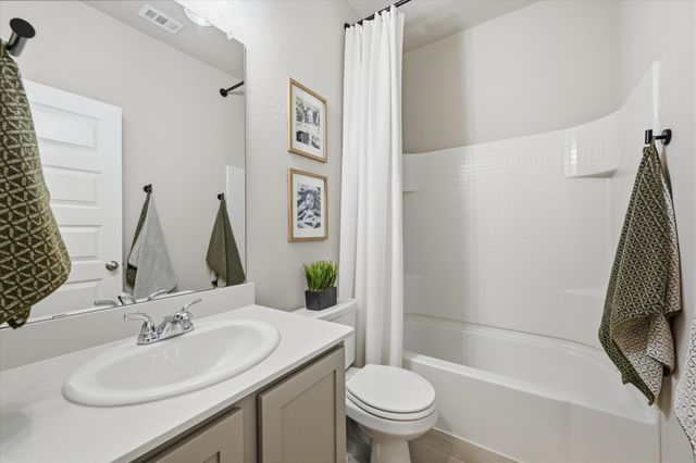 924 Ravenwood Lane, Van Alstyne, TX 75495