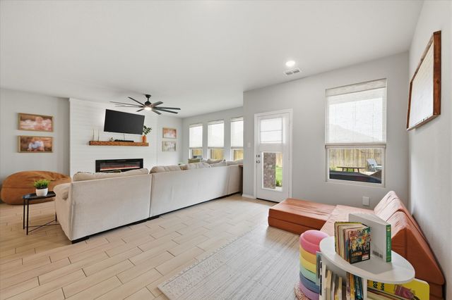 924 Ravenwood Lane, Van Alstyne, TX 75495