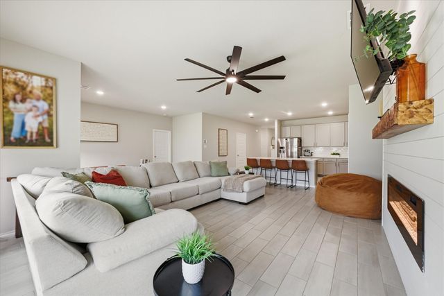 924 Ravenwood Lane, Van Alstyne, TX 75495