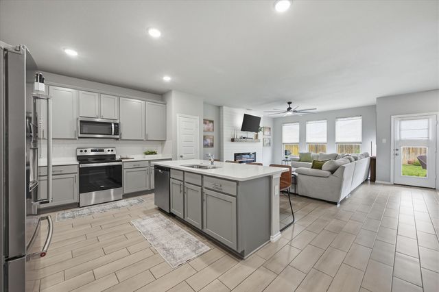 924 Ravenwood Lane, Van Alstyne, TX 75495