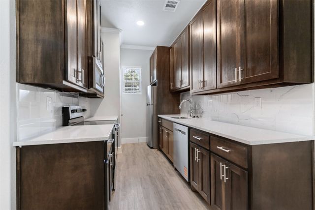 804 S 4th Street, Bonham, TX 75418