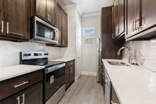 804 S 4th Street, Bonham, TX 75418