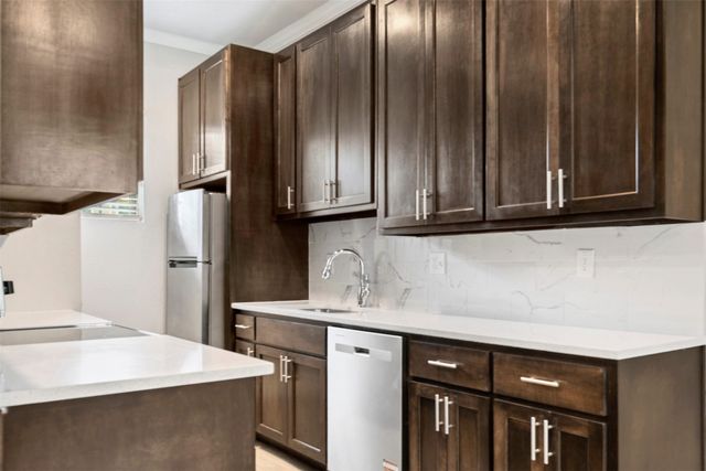 804 S 4th Street, Bonham, TX 75418