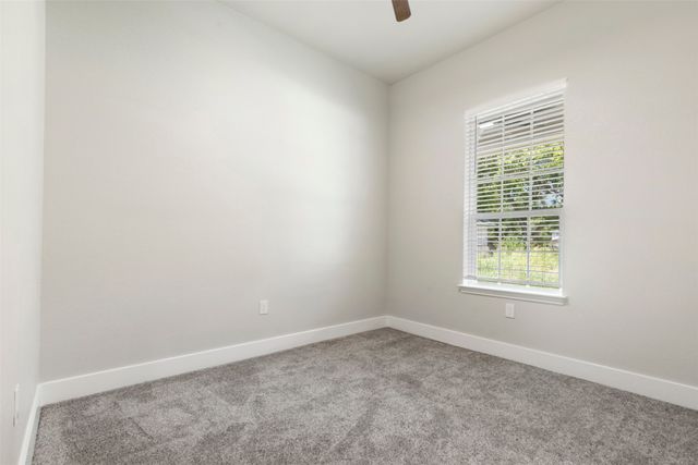 804 S 4th Street, Bonham, TX 75418