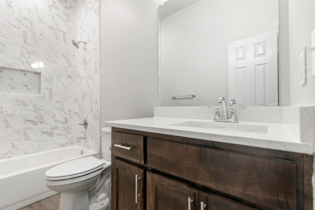 804 S 4th Street, Bonham, TX 75418