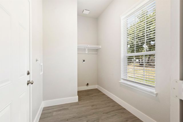 804 S 4th Street, Bonham, TX 75418