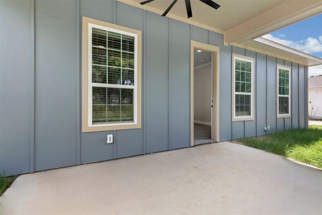 804 S 4th Street, Bonham, TX 75418