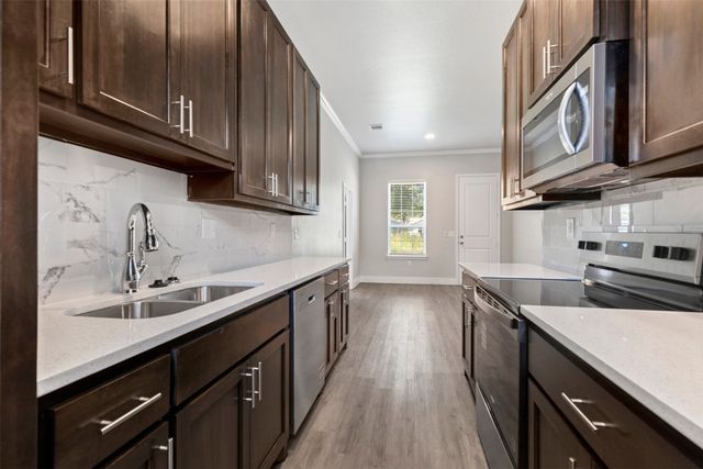 804 S 4th Street, Bonham, TX 75418