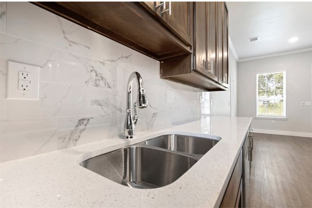 804 S 4th Street, Bonham, TX 75418