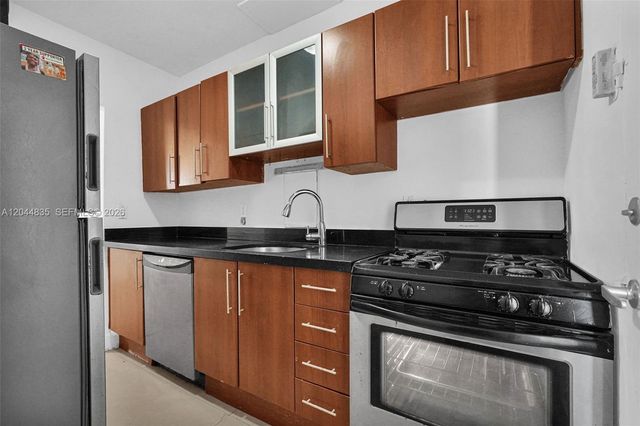 320 85th St 4, Miami Beach, FL 33141