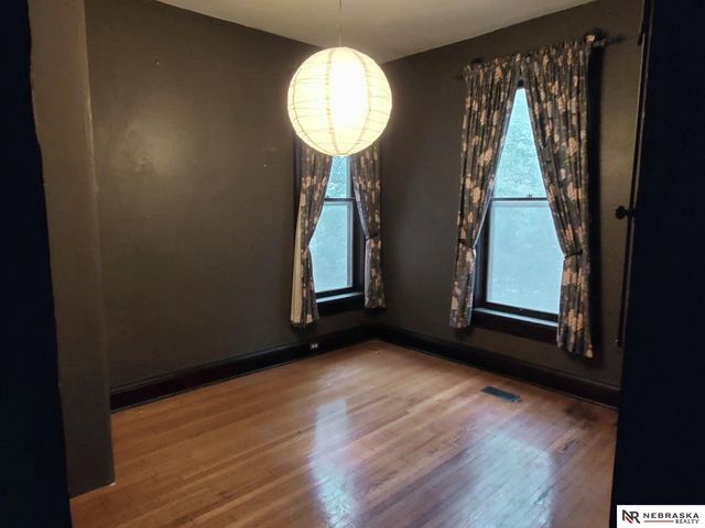 1936 S 33 Street, Omaha, NE 68105