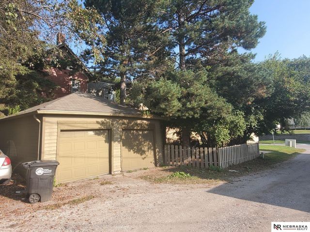 1936 S 33 Street, Omaha, NE 68105