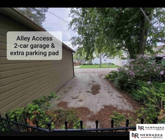 1936 S 33 Street, Omaha, NE 68105