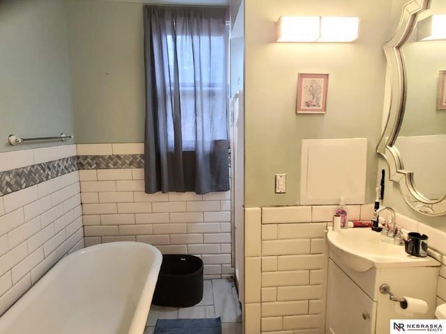 1936 S 33 Street, Omaha, NE 68105