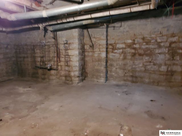 1936 S 33 Street, Omaha, NE 68105