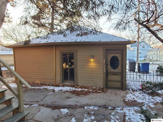 1936 S 33 Street, Omaha, NE 68105