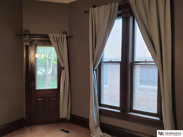 1936 S 33 Street, Omaha, NE 68105