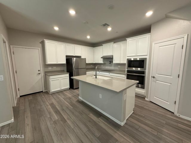 2669 S PEPPERTREE Drive 101, Gilbert, AZ 85295