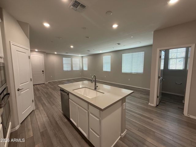2669 S PEPPERTREE Drive 101, Gilbert, AZ 85295