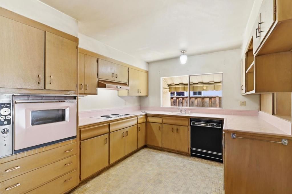 Image 15 of property listing at 807 Cathedral Drive, Sunnyvale, CA 94087