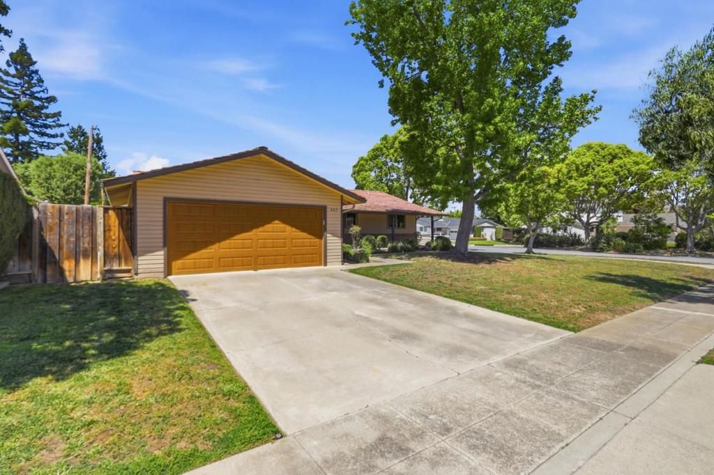 Image 3 of property listing at 807 Cathedral Drive, Sunnyvale, CA 94087