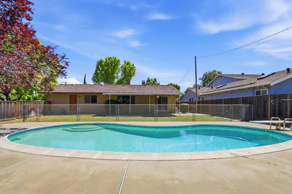 Image 43 of property listing at 807 Cathedral Drive, Sunnyvale, CA 94087