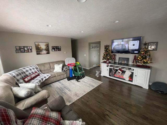 20 HURON Circle, Council Bluffs, IA 51501