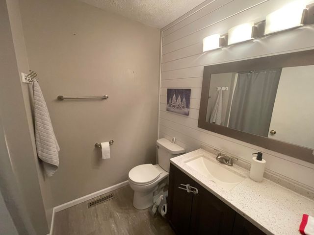 20 HURON Circle, Council Bluffs, IA 51501