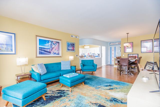 5555 N Cumberland Avenue 901, Chicago, IL 60656