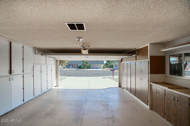 9815 W LINDGREN Avenue, Sun City, AZ 85373