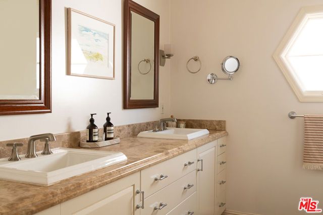 101 N Arden Boulevard, Los Angeles, CA 90004