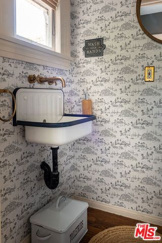 101 N Arden Boulevard, Los Angeles, CA 90004