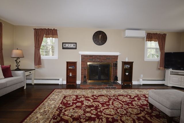 9 Hermosa Dr, Easton, MA 02375