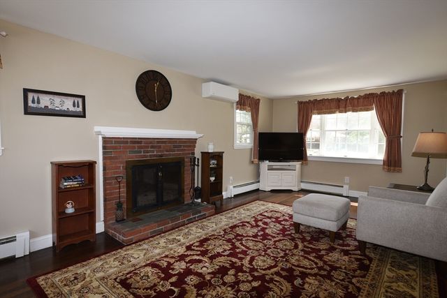 9 Hermosa Dr, Easton, MA 02375