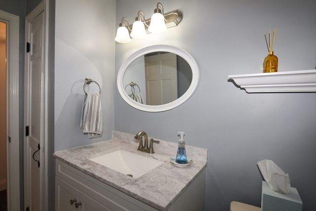 9 Hermosa Dr, Easton, MA 02375