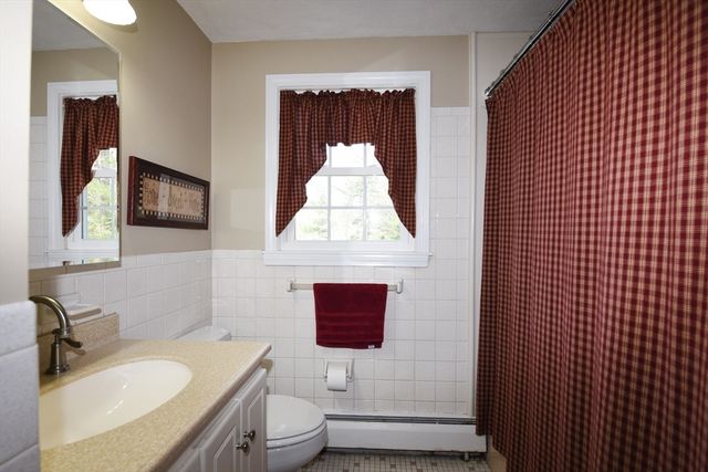 9 Hermosa Dr, Easton, MA 02375