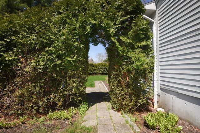 9 Hermosa Dr, Easton, MA 02375