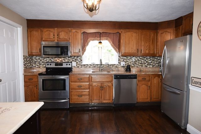 9 Hermosa Dr, Easton, MA 02375