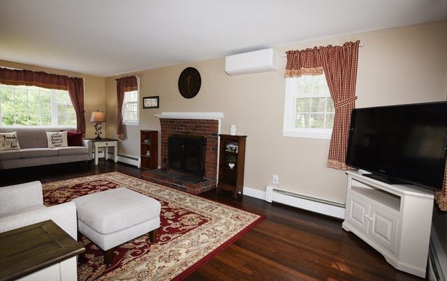 9 Hermosa Dr, Easton, MA 02375