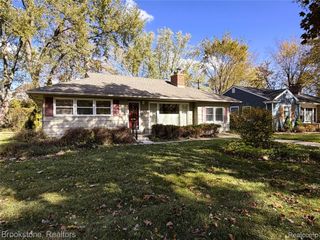15588 Kirkshire Avenue, Beverly Hills, MI 48025