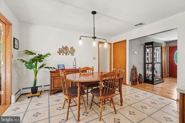 24 MOUNTAIN VIEW RD, Bethel, PA 19507
