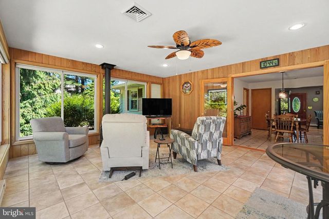 24 MOUNTAIN VIEW RD, Bethel, PA 19507