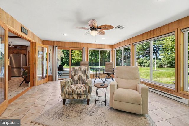 24 MOUNTAIN VIEW RD, Bethel, PA 19507