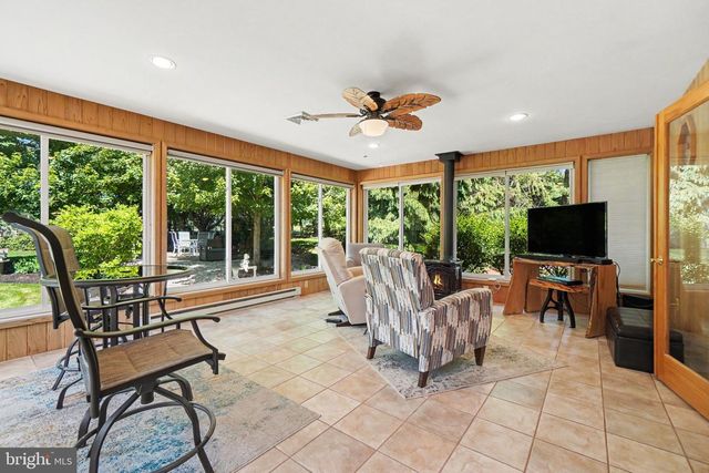 24 MOUNTAIN VIEW RD, Bethel, PA 19507
