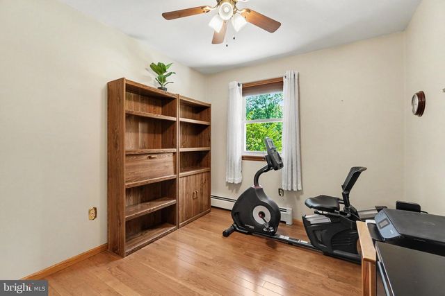 24 MOUNTAIN VIEW RD, Bethel, PA 19507