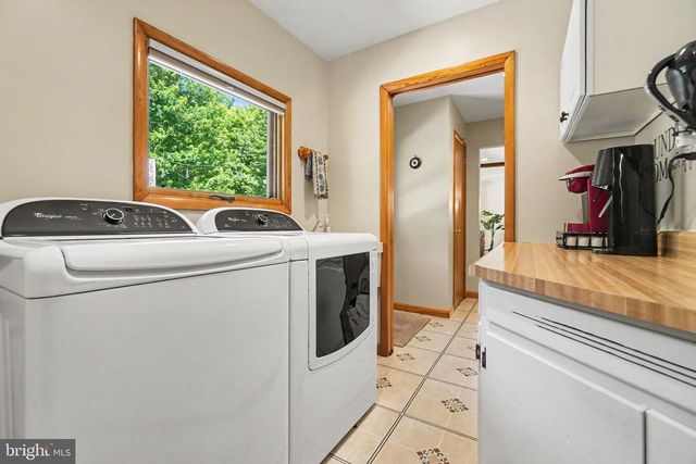 24 MOUNTAIN VIEW RD, Bethel, PA 19507