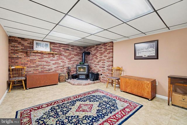 24 MOUNTAIN VIEW RD, Bethel, PA 19507