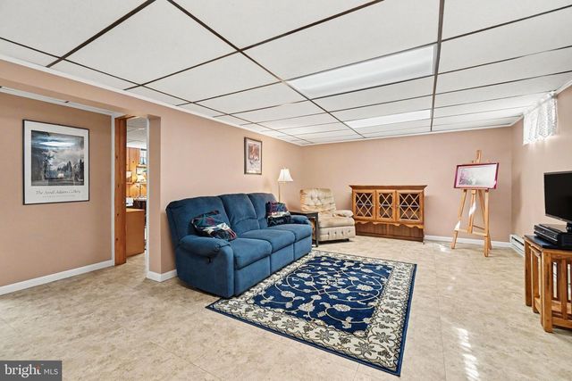 24 MOUNTAIN VIEW RD, Bethel, PA 19507